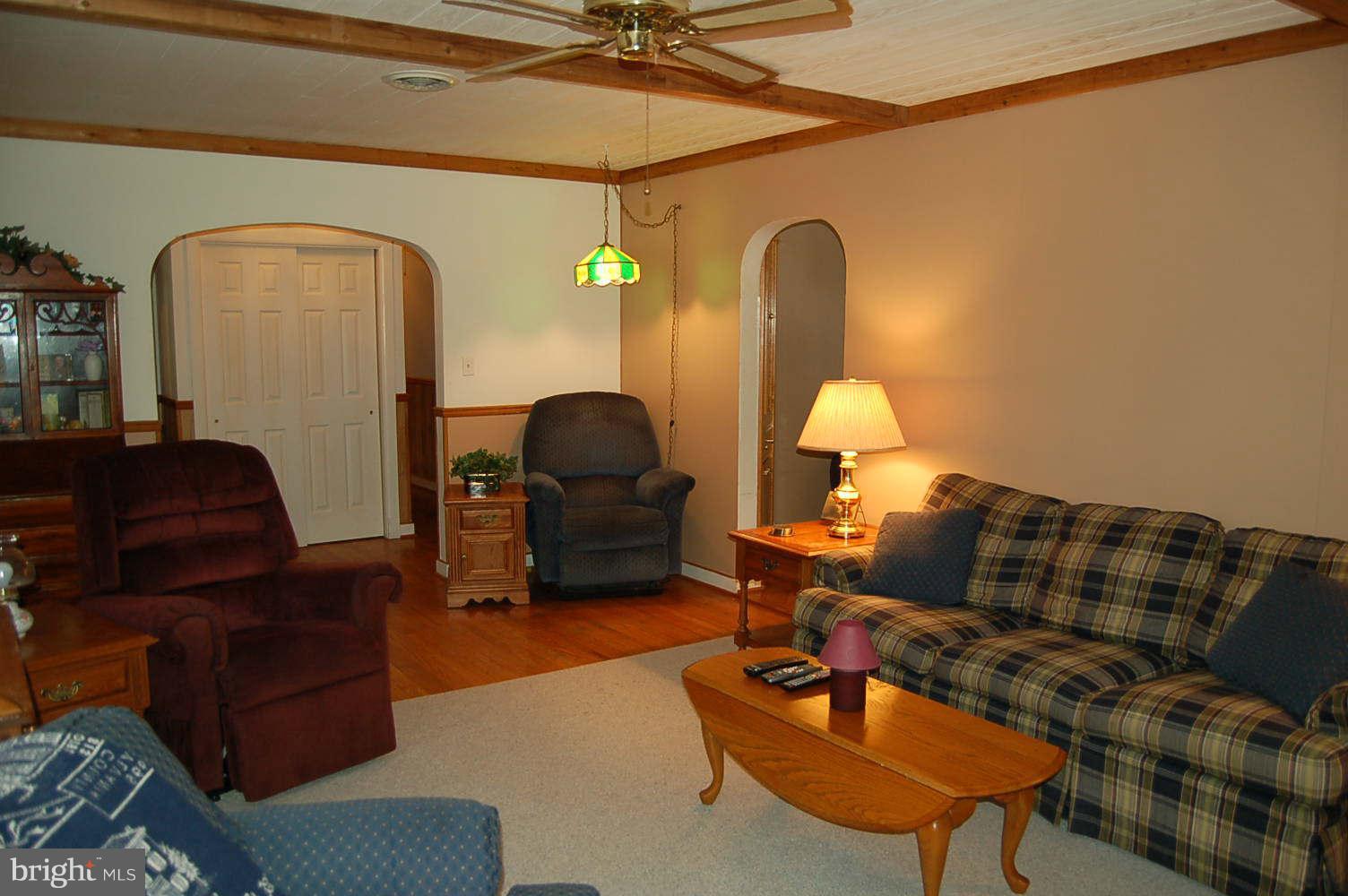 936 Hughes Shop Road Westminster, MD 21158 - Photo 9 of 29 Living Room