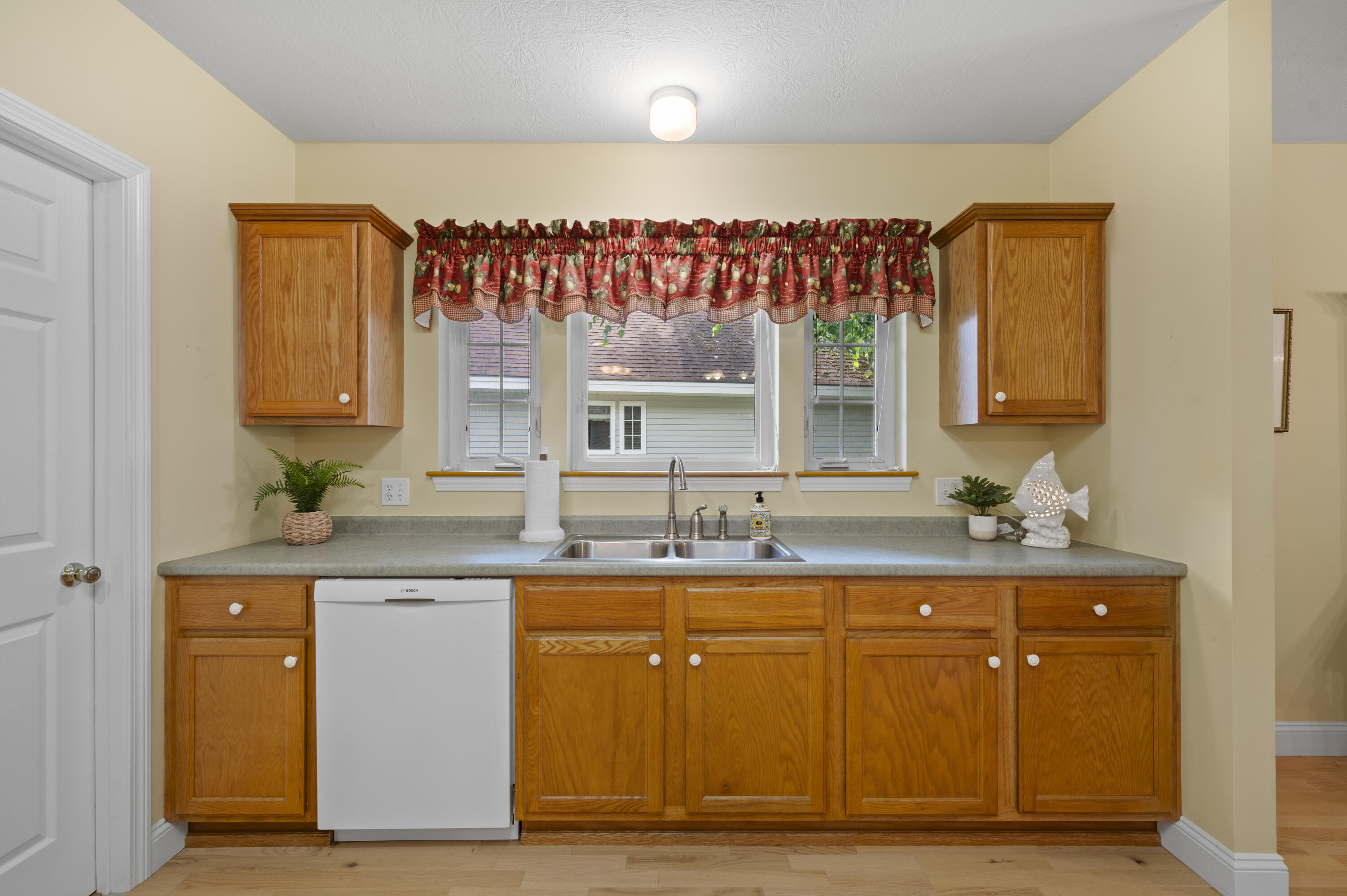 69 Kavanaugh Road, Unit 69 Old Orchard Beach, ME 04064 - Photo 10 of 36 interior5