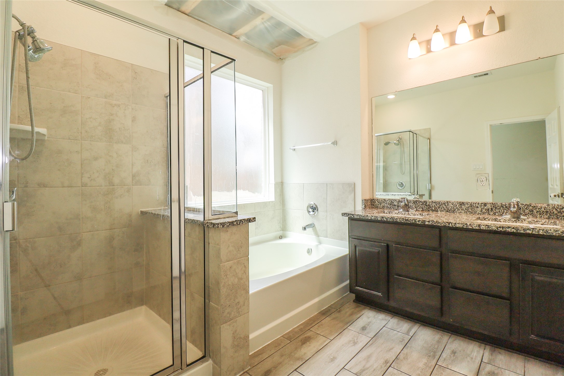 1418 Red Hills Drive Rosharon, TX 77583 - Photo 19 of 36 a bathroom with a tub sink shower and mirror