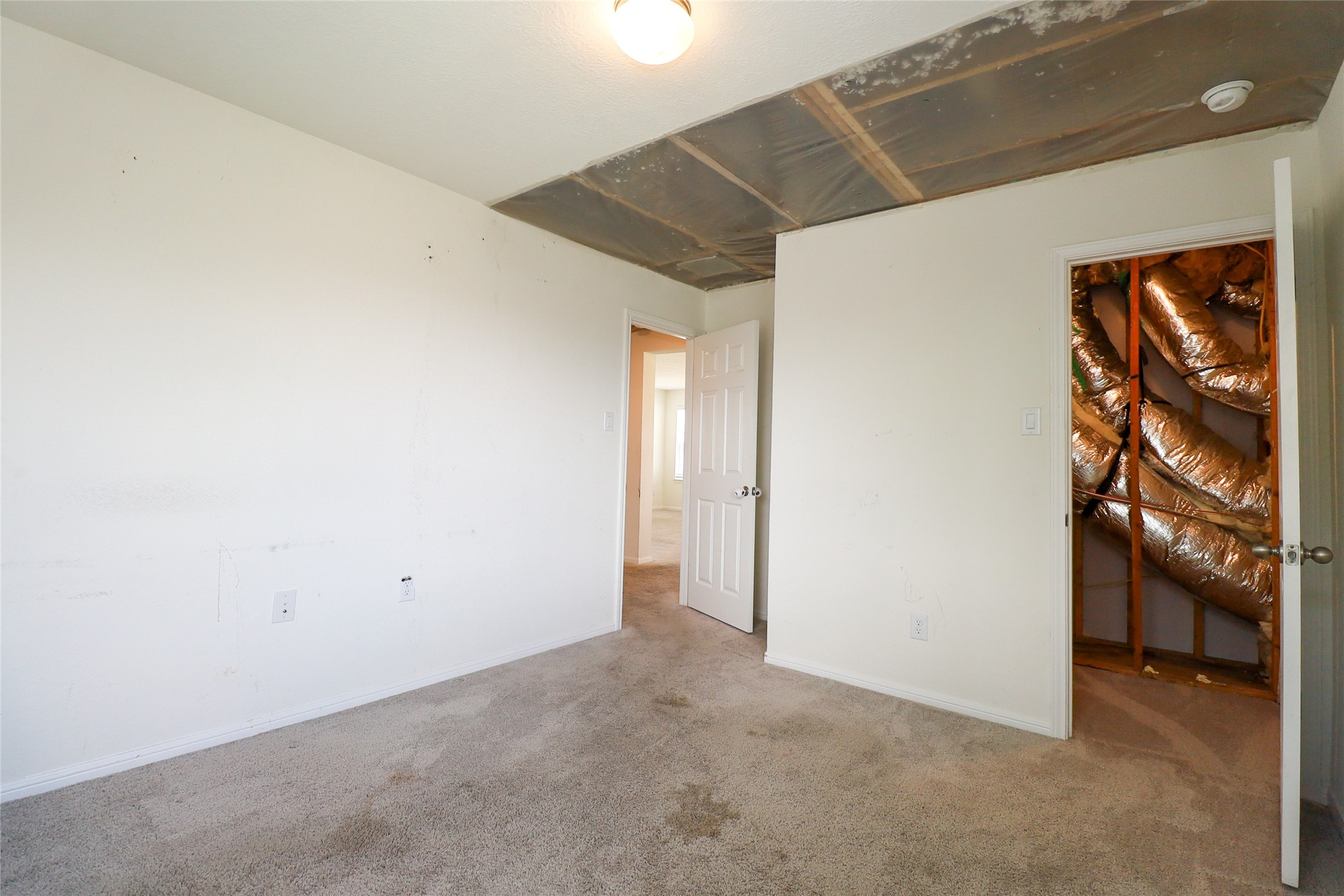 1418 Red Hills Drive Rosharon, TX 77583 - Photo 22 of 36 a view of an empty room