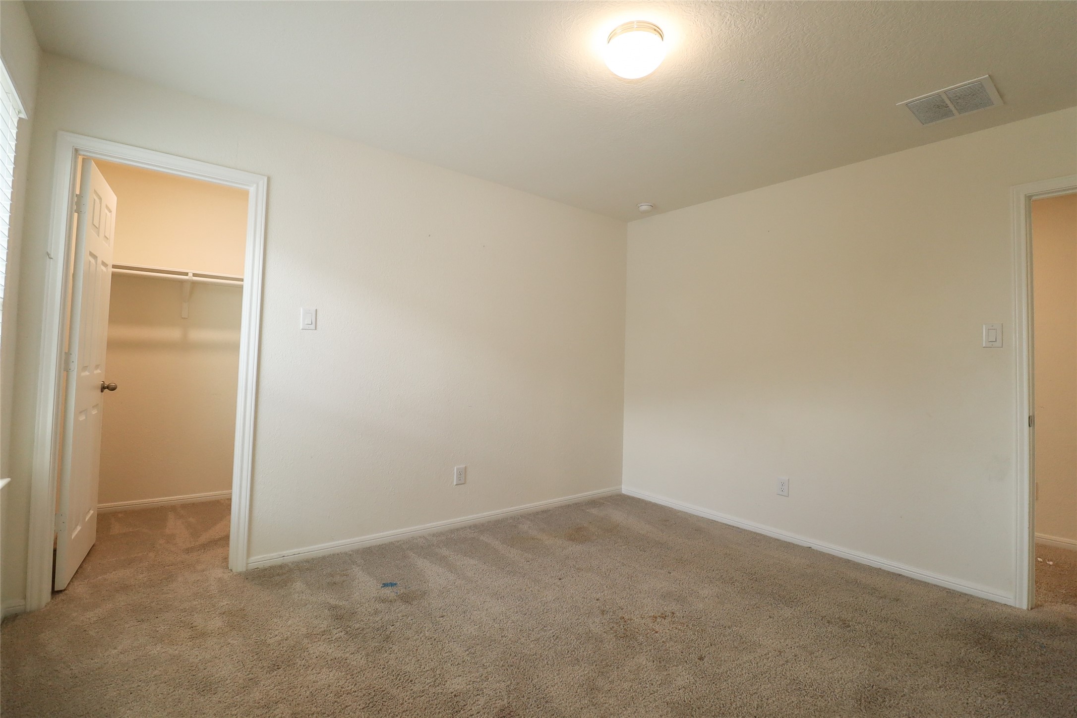 1418 Red Hills Drive Rosharon, TX 77583 - Photo 24 of 36 an empty room with closet and a bathroom