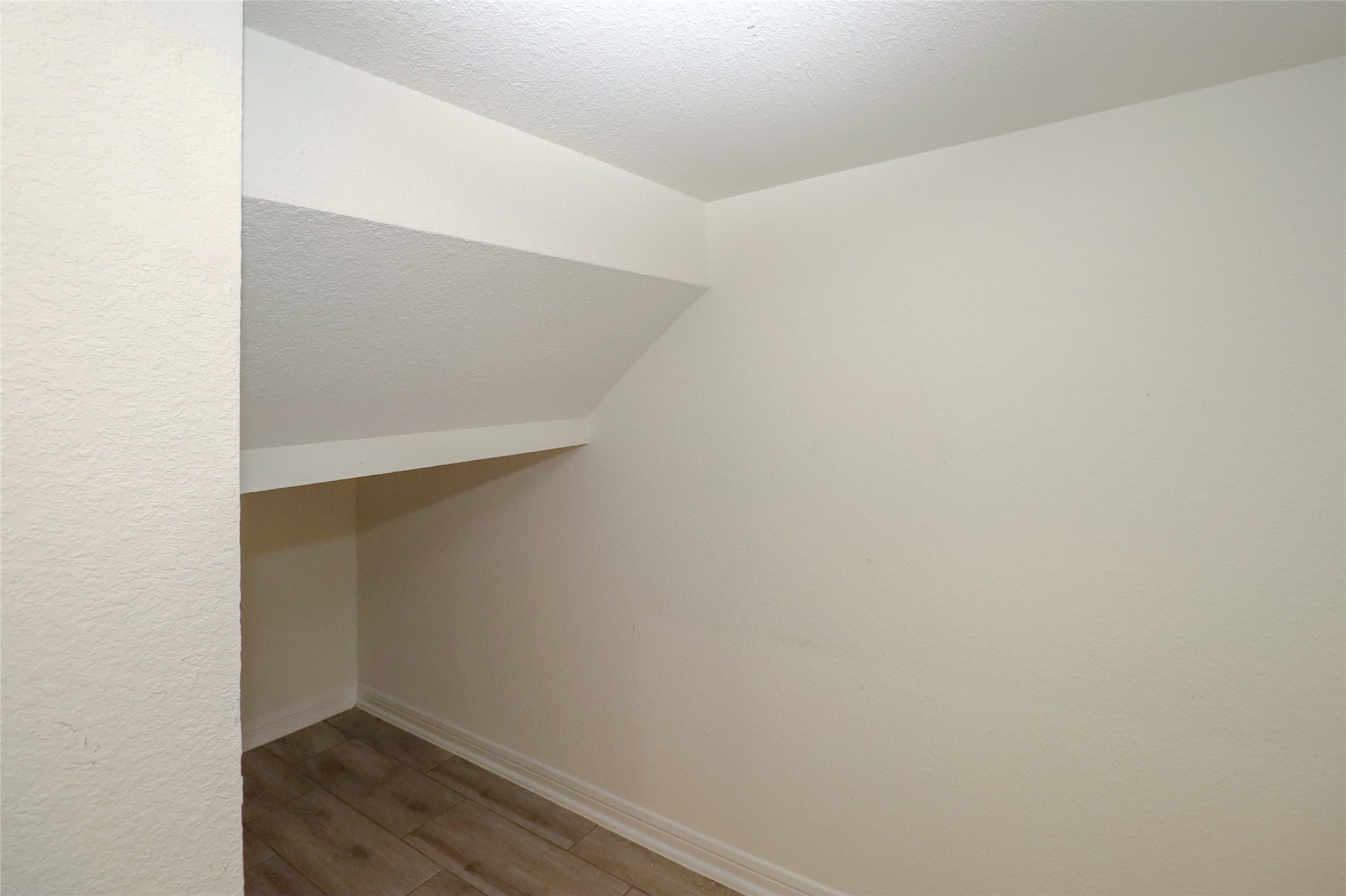 1418 Red Hills Drive Rosharon, TX 77583 - Photo 10 of 36 a view of small space