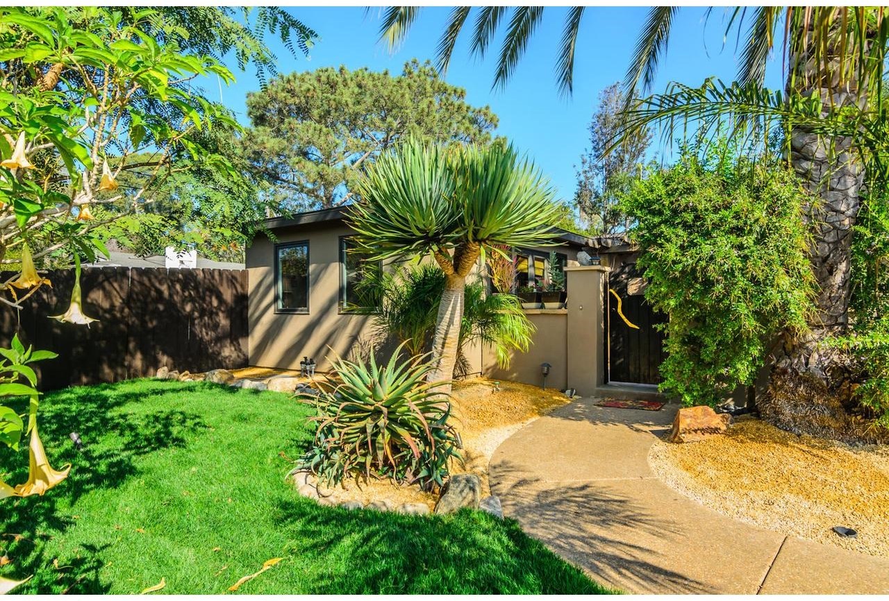 825 Del Rio Avenue Encinitas, CA 92024 - Photo 3 of 25