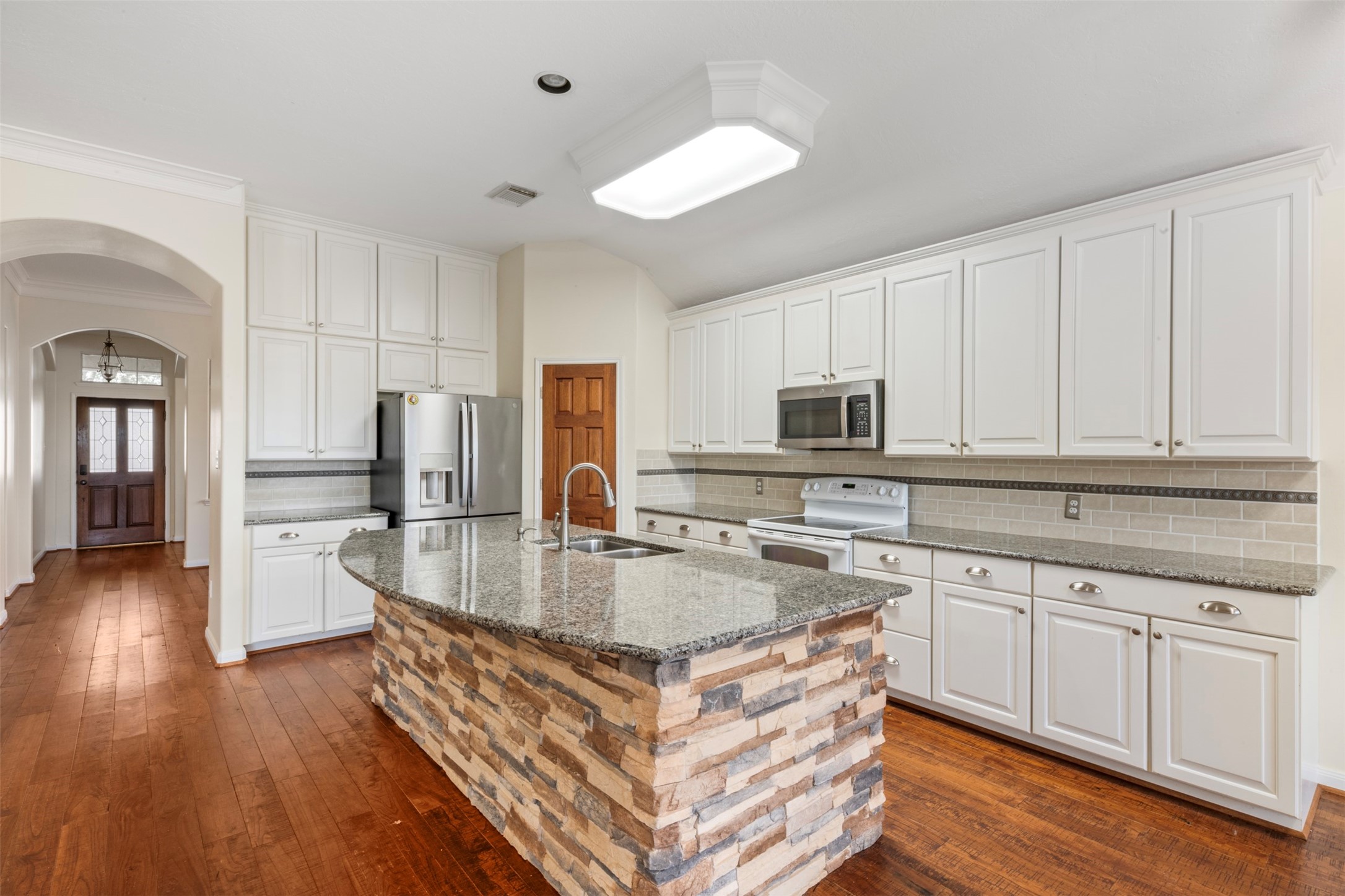 9107 Fernwillow Drive Spring, TX 77379 - Photo 9 of 38