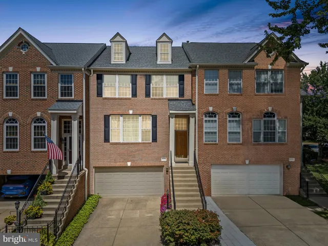 $699,990 | 46134 Brisbane Square, Sterling, VA 20165