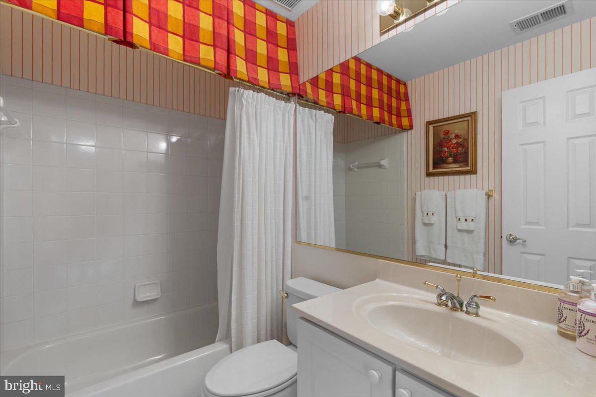 46134 Brisbane Square Sterling, VA 20165 - Photo 31 of 48 a bathroom with a sink toilet and shower