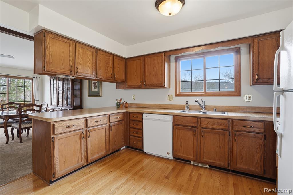 1669 Snowden Circle Rochester Hills, MI 48306 - Photo 16 of 32