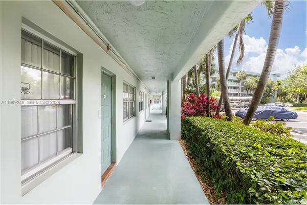 $214,999 | 806 Cypress Grove Lane, Unit 111, Pompano Beach, FL 33069