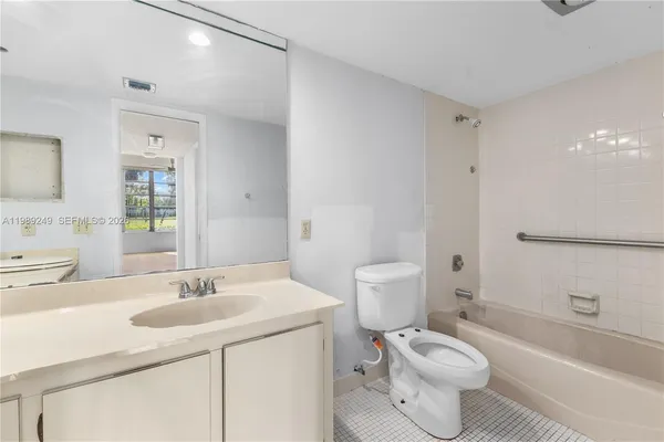 $214,999 | 806 Cypress Grove Lane, Unit 111, Pompano Beach, FL 33069