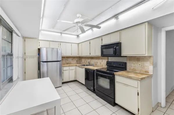 $214,999 | 806 Cypress Grove Lane, Unit 111, Pompano Beach, FL 33069