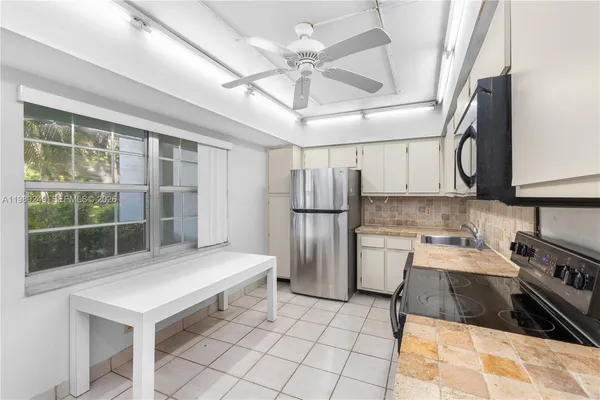 $214,999 | 806 Cypress Grove Lane, Unit 111, Pompano Beach, FL 33069