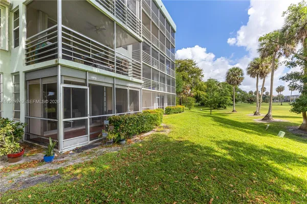 $214,999 | 806 Cypress Grove Lane, Unit 111, Pompano Beach, FL 33069