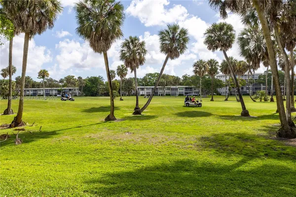 $214,999 | 806 Cypress Grove Lane, Unit 111, Pompano Beach, FL 33069