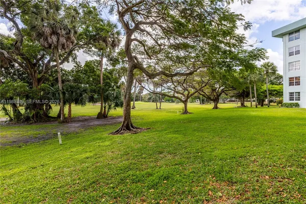 $214,999 | 806 Cypress Grove Lane, Unit 111, Pompano Beach, FL 33069