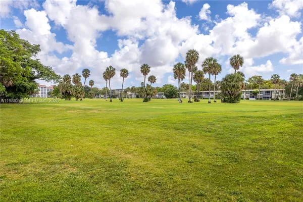 $214,999 | 806 Cypress Grove Lane, Unit 111, Pompano Beach, FL 33069