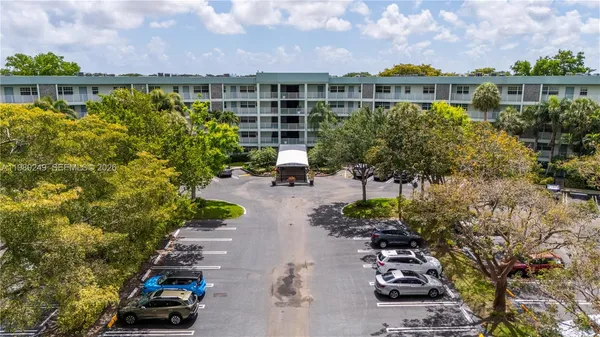 $214,999 | 806 Cypress Grove Lane, Unit 111, Pompano Beach, FL 33069