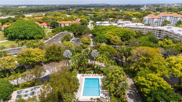 $214,999 | 806 Cypress Grove Lane, Unit 111, Pompano Beach, FL 33069