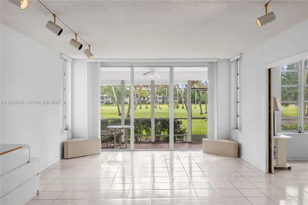 $214,999 | 806 Cypress Grove Lane, Unit 111, Pompano Beach, FL 33069