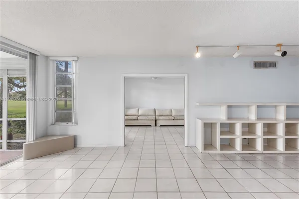 $214,999 | 806 Cypress Grove Lane, Unit 111, Pompano Beach, FL 33069