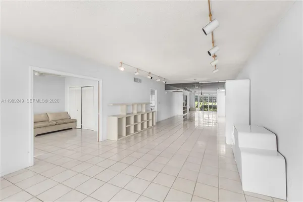 $214,999 | 806 Cypress Grove Lane, Unit 111, Pompano Beach, FL 33069