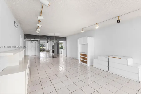 $214,999 | 806 Cypress Grove Lane, Unit 111, Pompano Beach, FL 33069