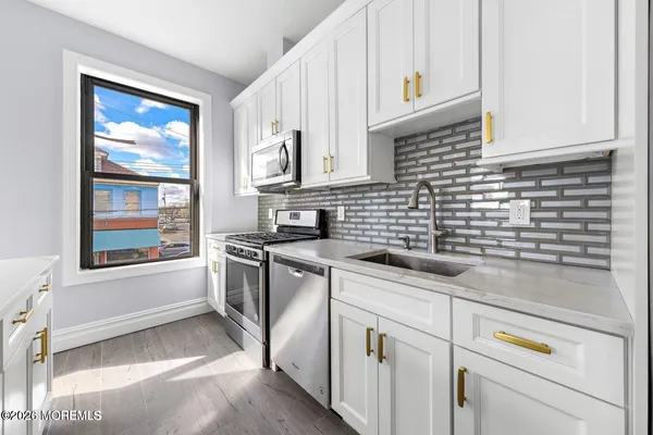 $3,600 | 160 Monmouth Street, Unit 2, Red Bank, NJ 07701