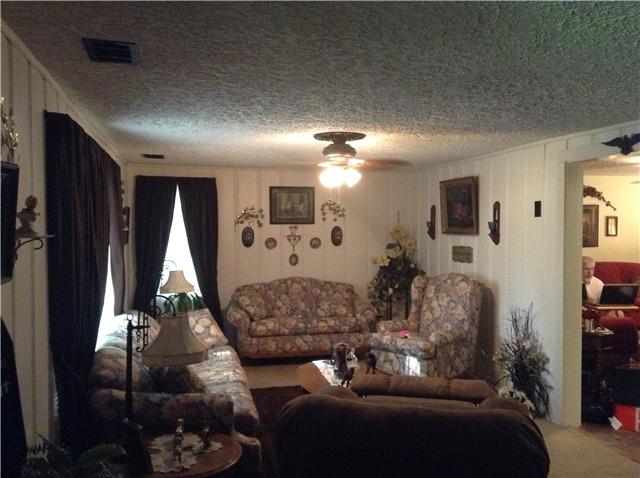 320 Jackson Road Portland, TN 37148 - Photo 2 of 20 Large living room with lots of natural light.