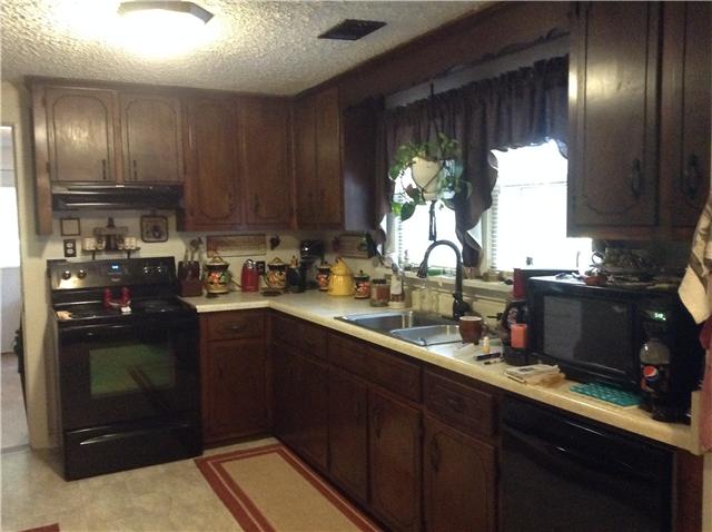 320 Jackson Road Portland, TN 37148 - Photo 4 of 20 kitchen with beautiful cabinets and new appliances.