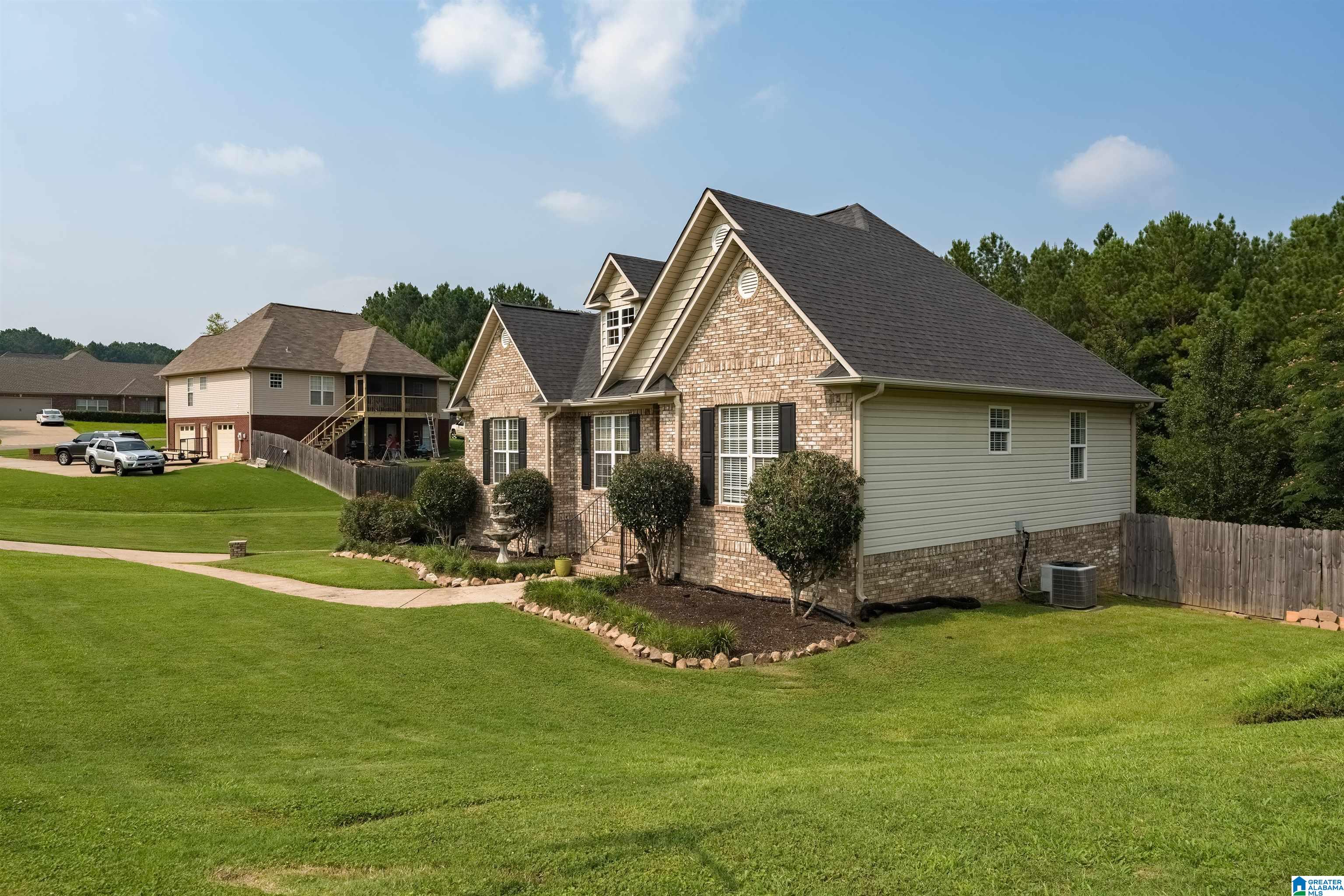 530 Ridgefield Way Odenville, AL 35120 - Photo 3 of 36