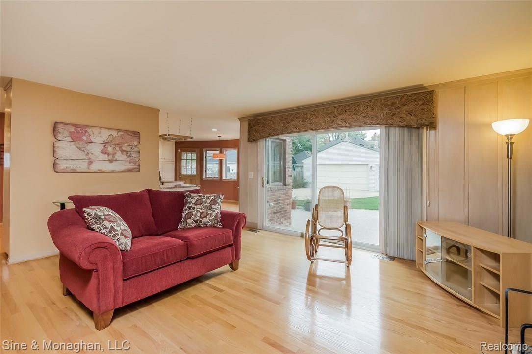 1396 Audubon Road Grosse Pointe, MI 48230 - Photo 13 of 37 013-Sitting-2149114-medium.jpg