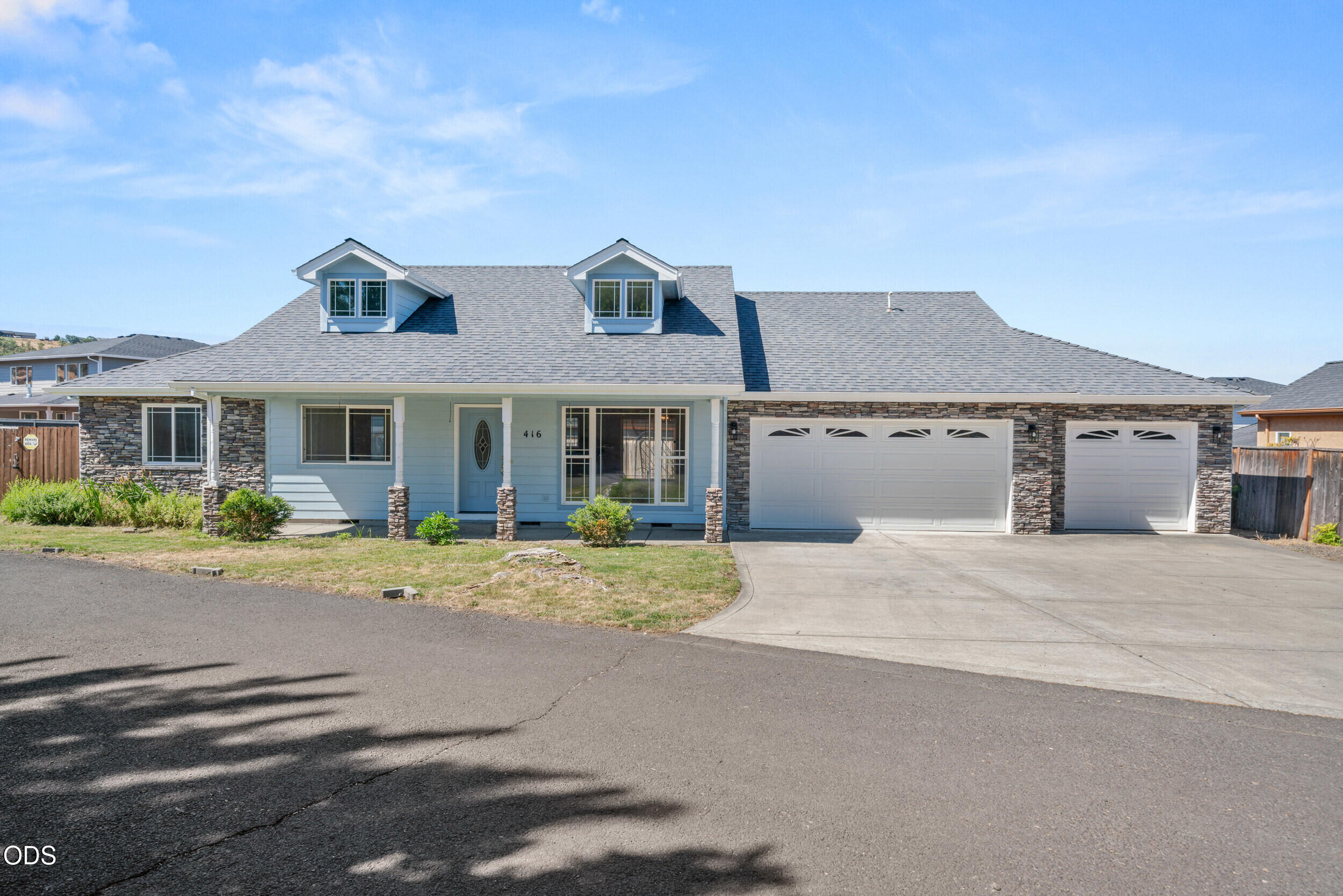 416 Leandra Lane Eagle Point, OR 97524 - Photo 1 of 31