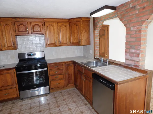 $2,350 | 83 Forest Street, East Hartford, CT 06118