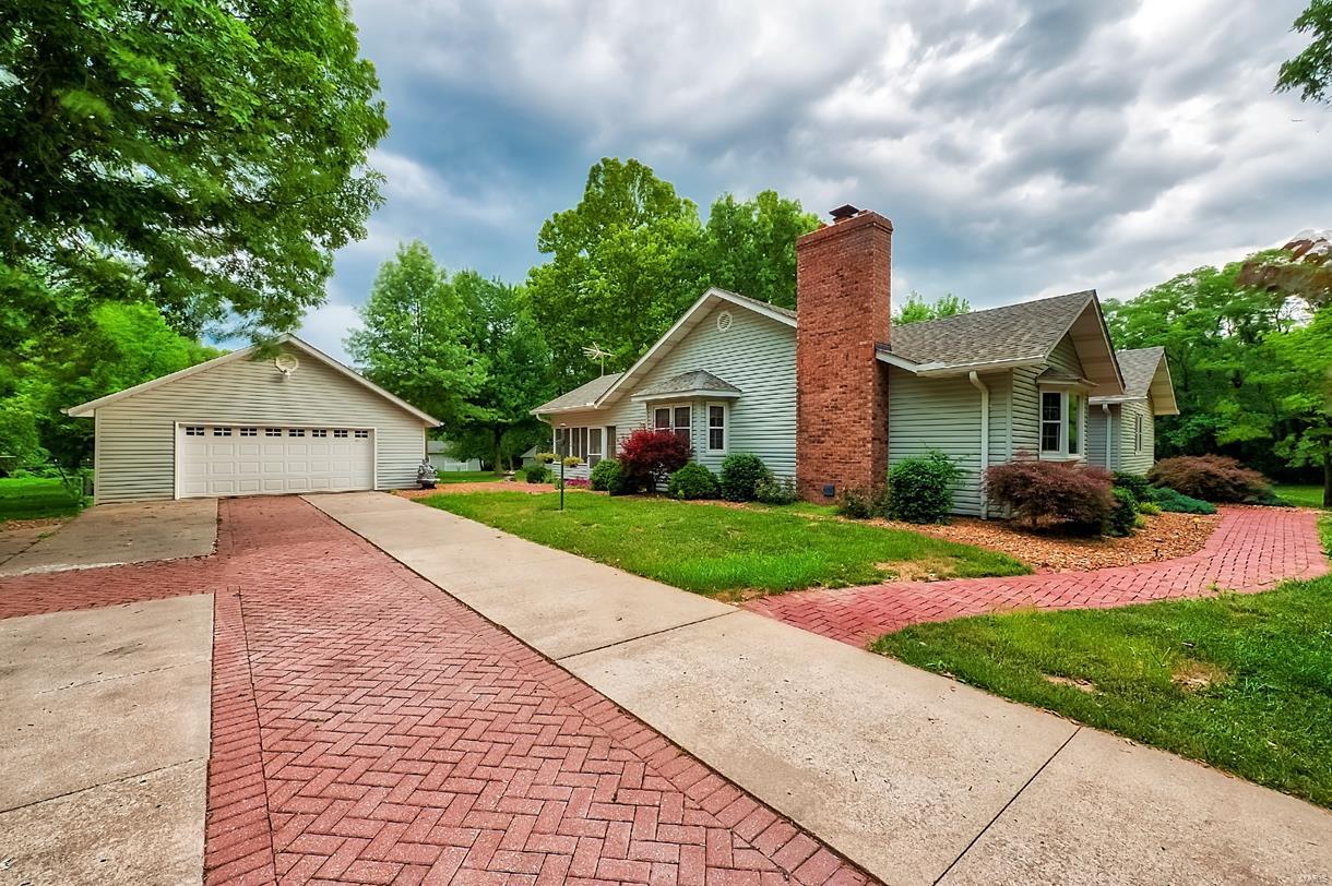 17845 Oak Rest Road Brighton, IL 62012 - Photo 2 of 31