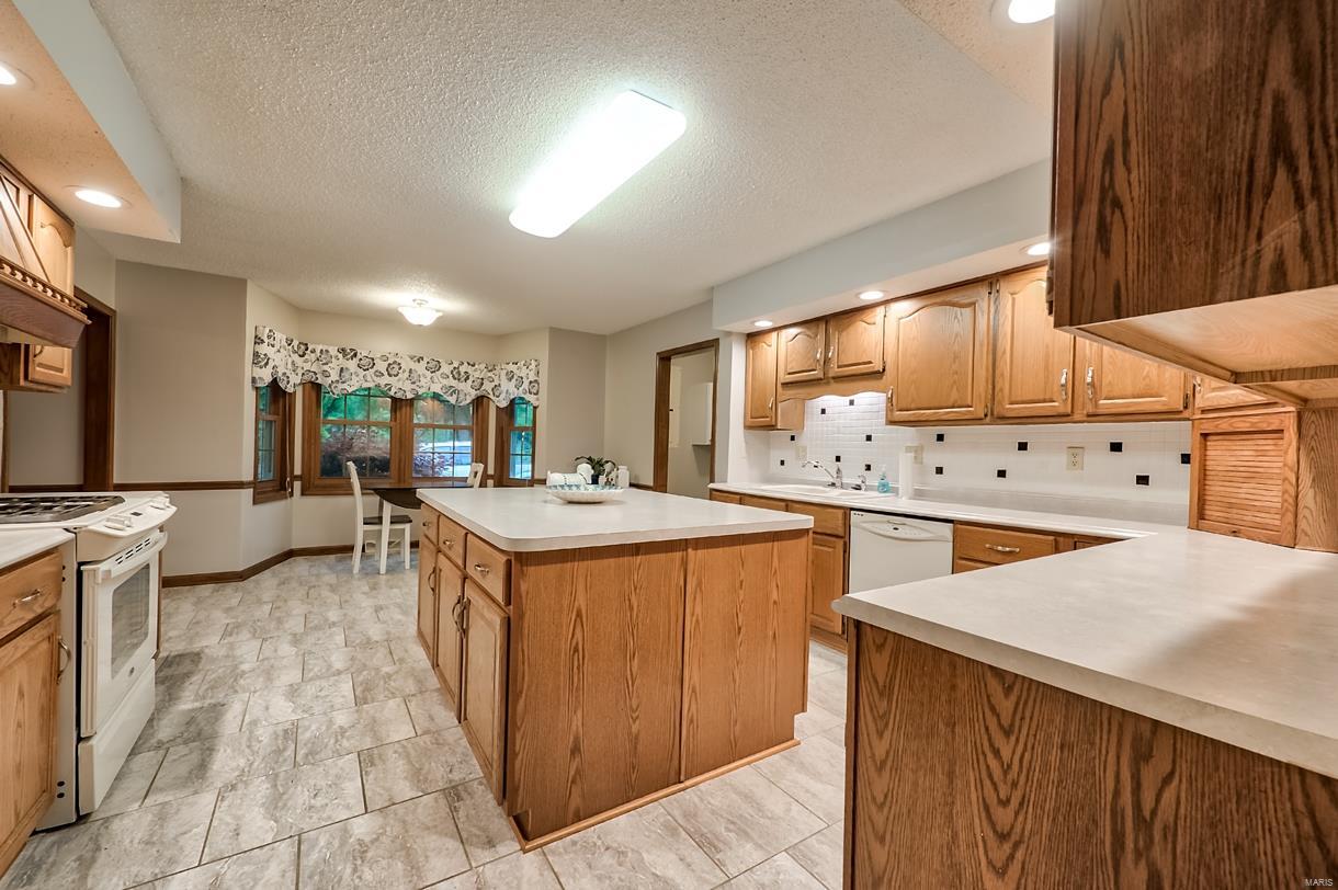 17845 Oak Rest Road Brighton, IL 62012 - Photo 5 of 31