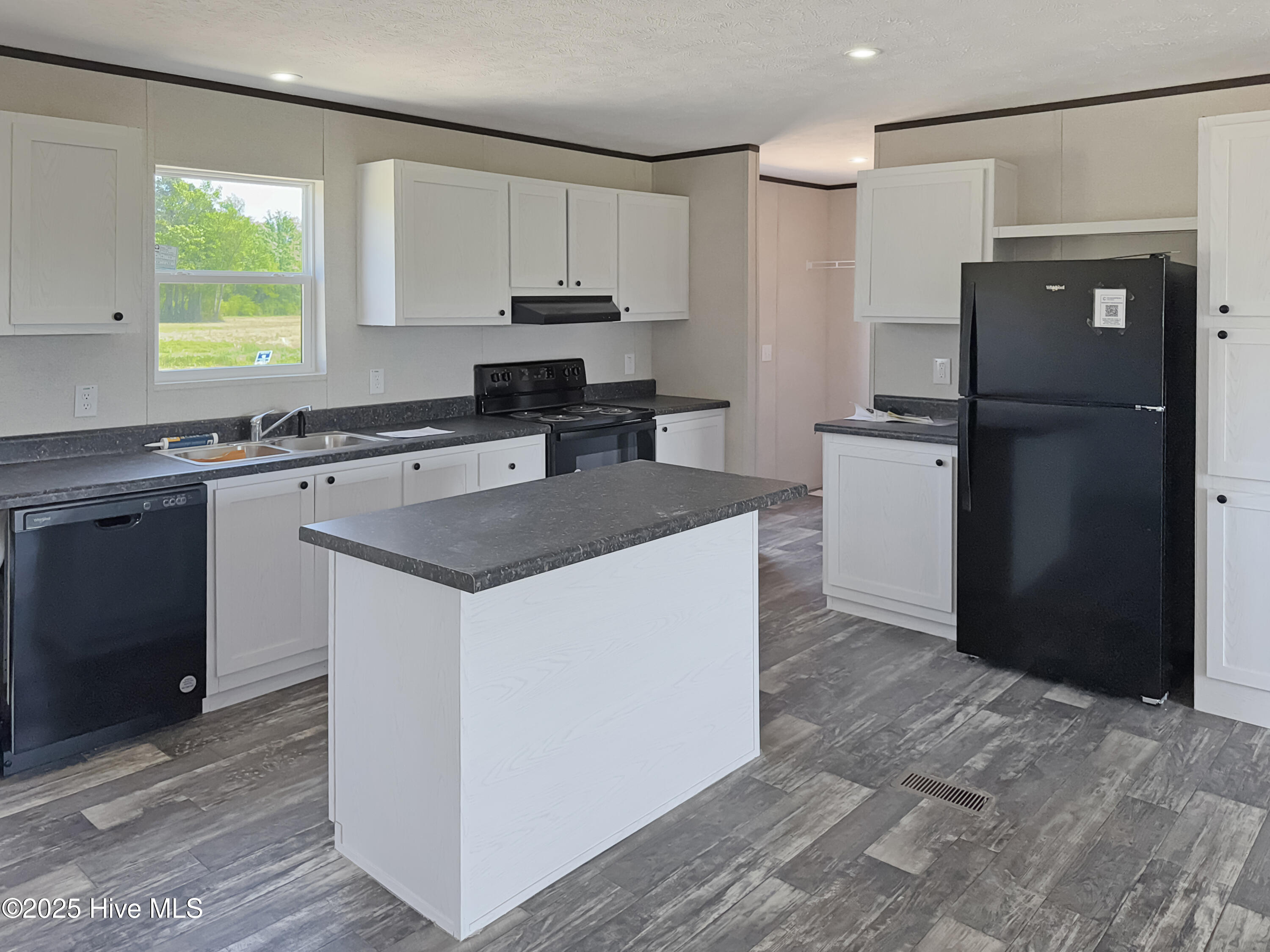 569 Pope Road Rose Hill, NC 28458 - Photo 4 of 5 kitchen