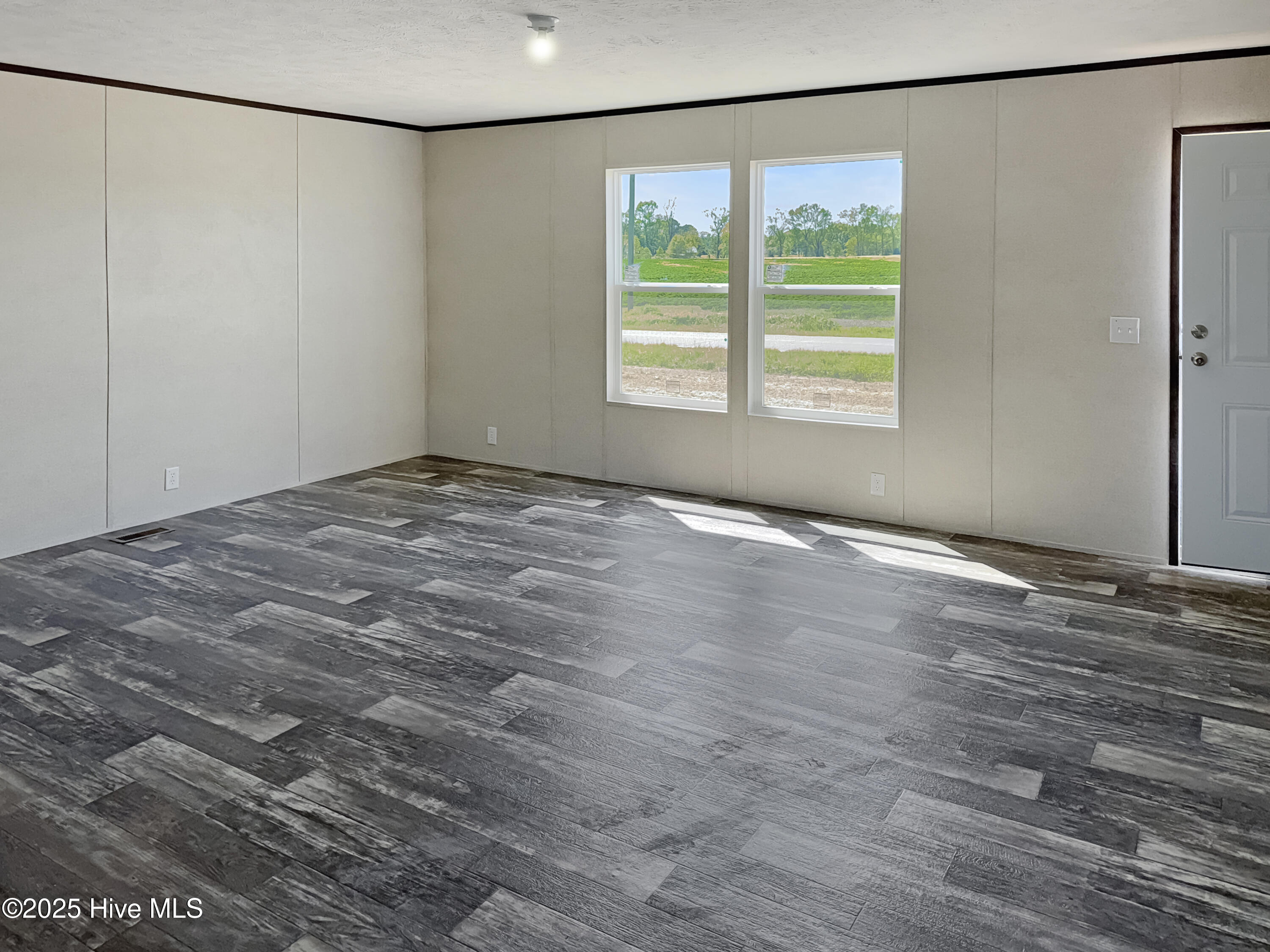 569 Pope Road Rose Hill, NC 28458 - Photo 5 of 5 livroom