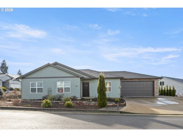 $442,950 | 582 Fairway Estates Drive, Sutherlin, OR 97479