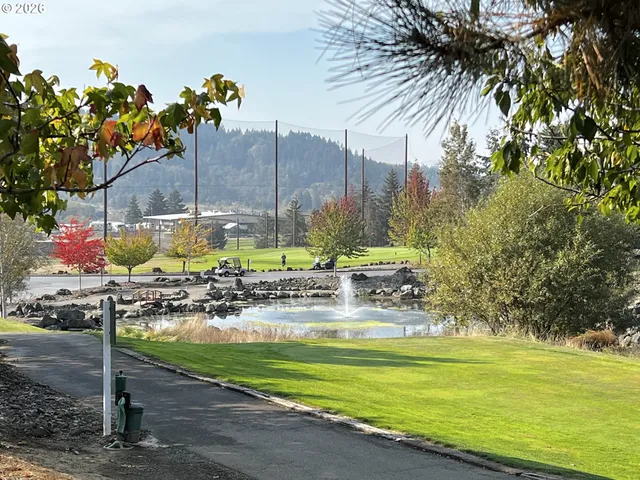 $442,950 | 582 Fairway Estates Drive, Sutherlin, OR 97479