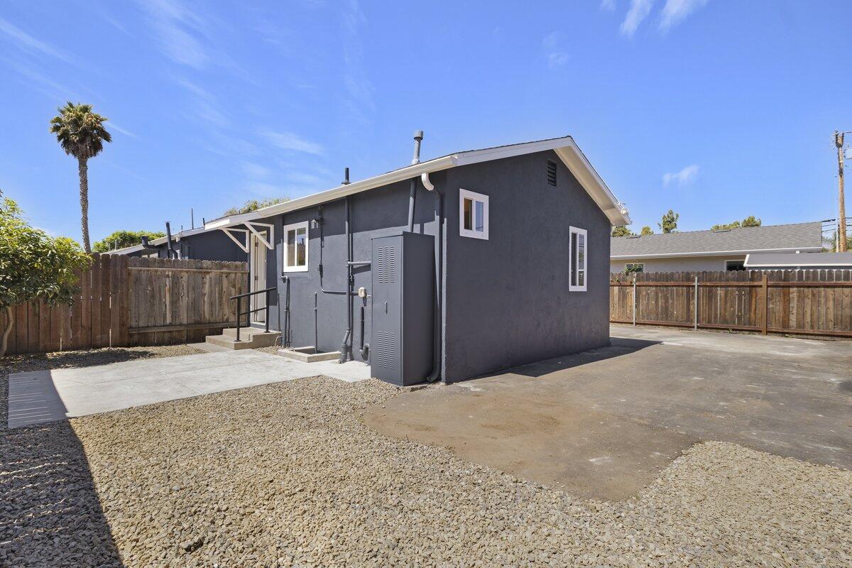 4822 8th Street, Unit B&D Carpinteria, CA 93013 - Photo 7 of 23 054_cjp_5159-cr3