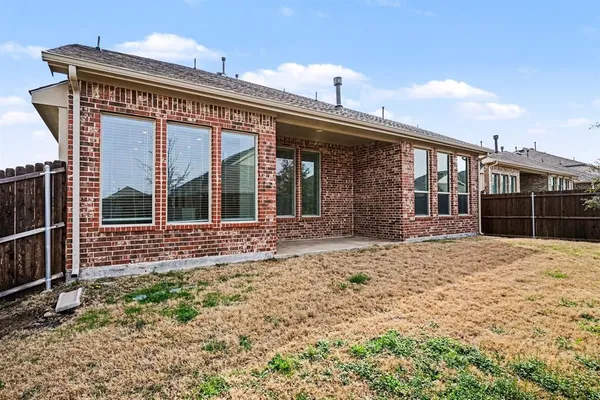 a view of house with a outdoor space