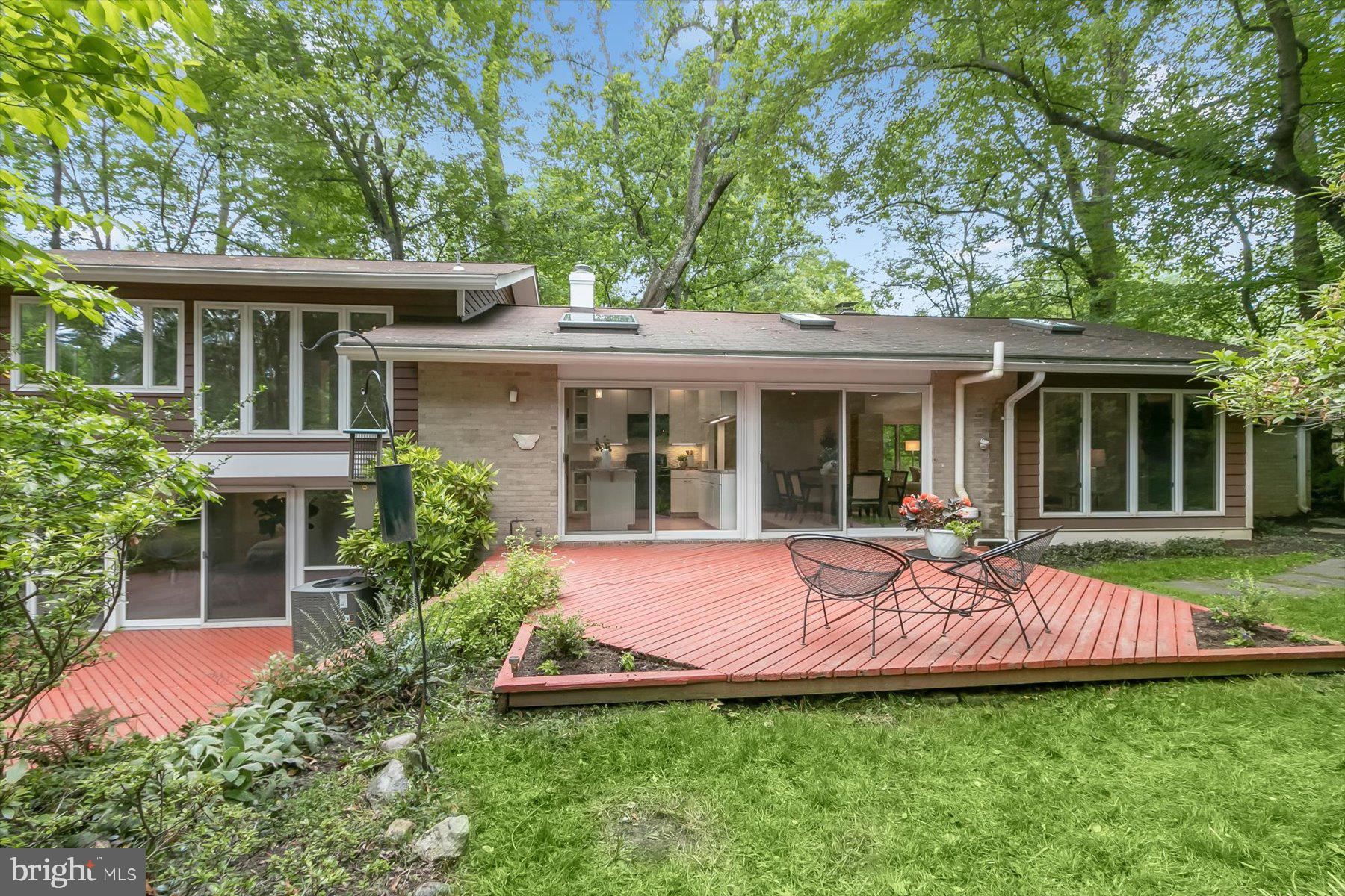8108 Hamilton Spring Road Bethesda, MD 20817 - Photo 21 of 48