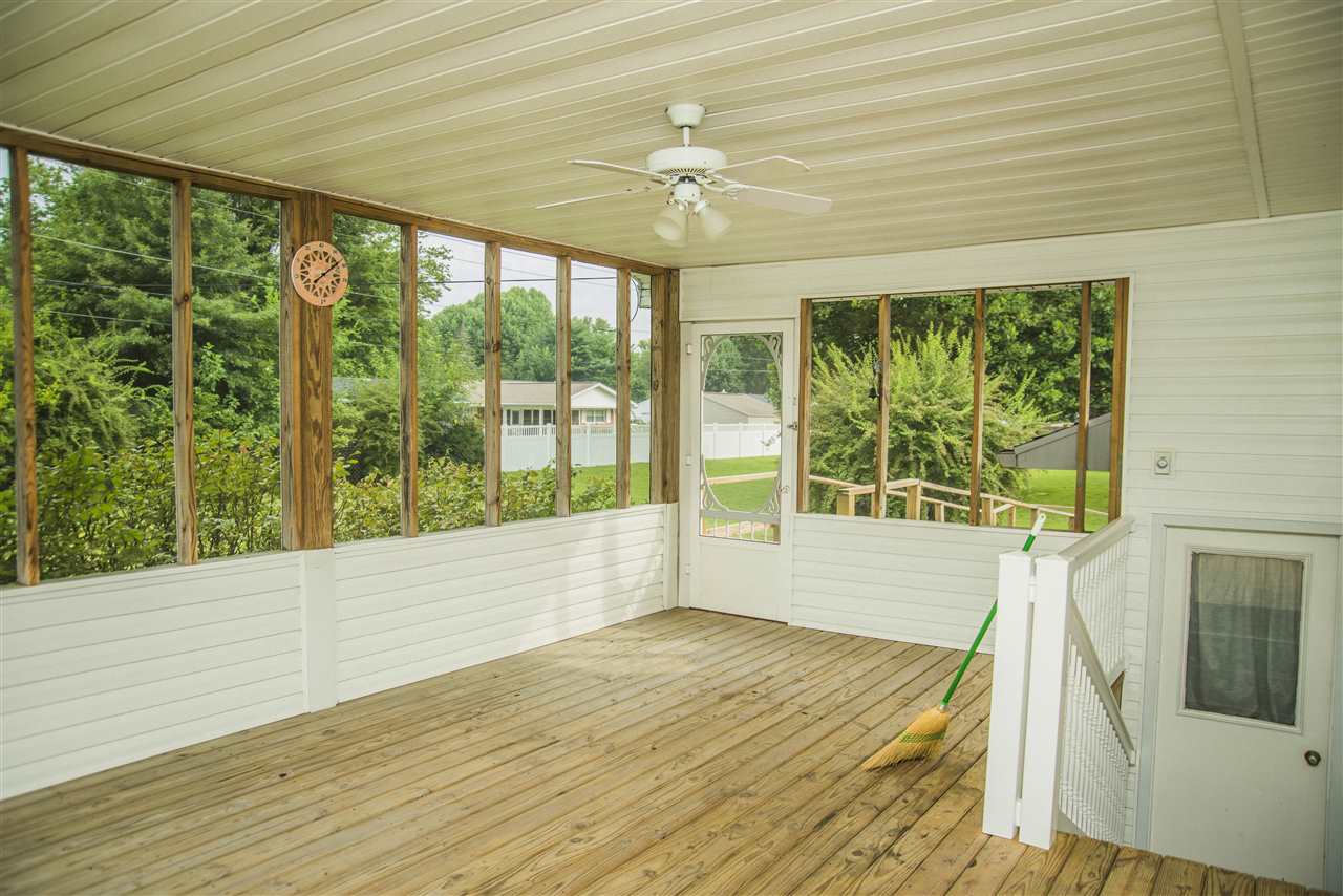 2112 McDowell Road Vincennes, IN 47591 - Photo 9 of 22 Gallery Image 9