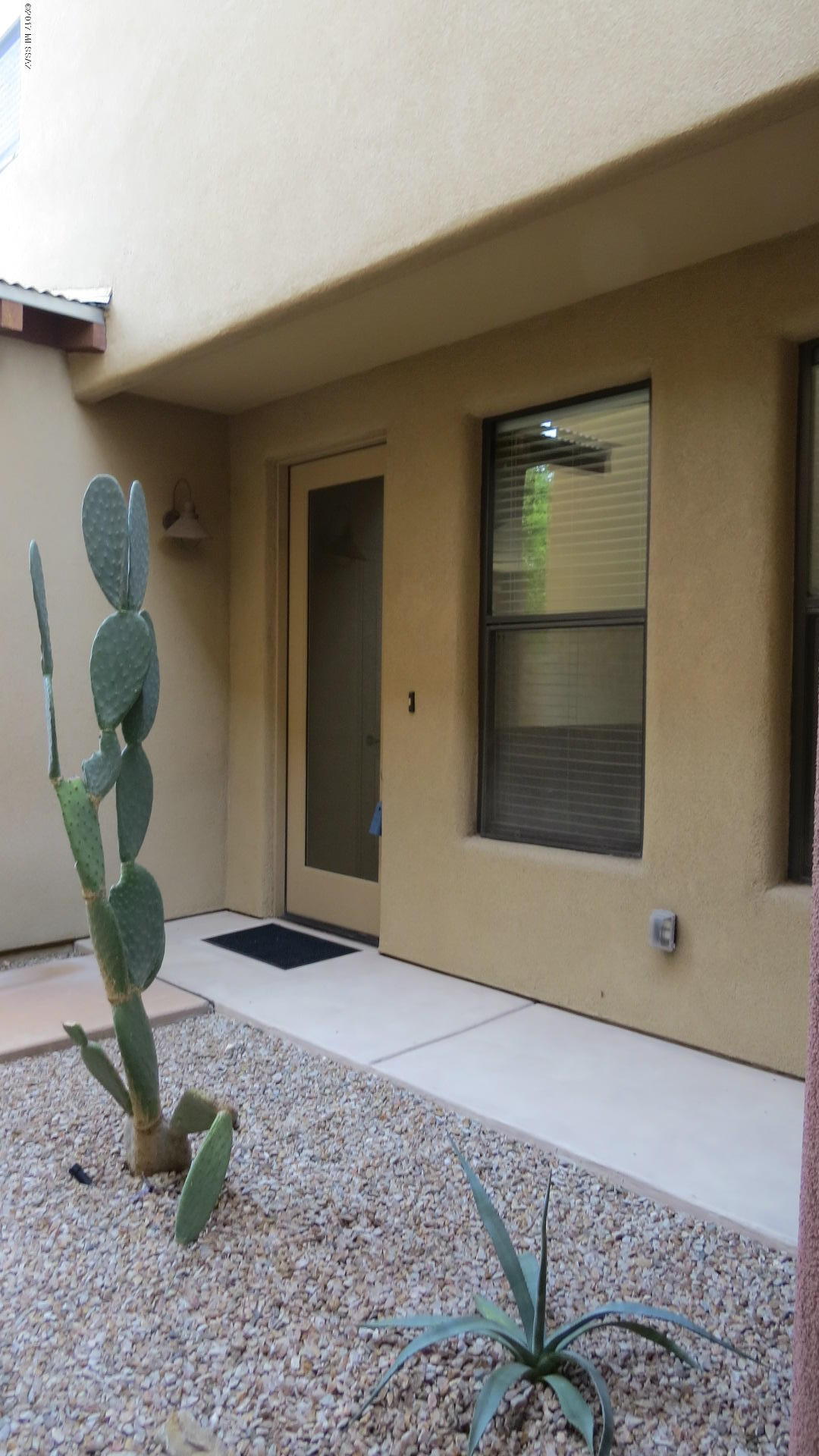 283 East Croydon Park Road Tucson, AZ 85704 - Photo 3 of 32