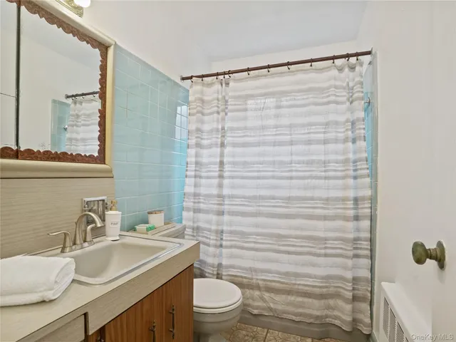 a view of yard with large tree