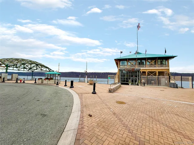 $195,000 | 6 Dehaven Drive, Unit 1E, Yonkers, NY 10703