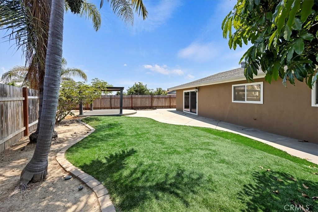 3112 Glenn Road Oceanside, CA 92056 - Photo 25 of 30 a view of a backyard with a garden