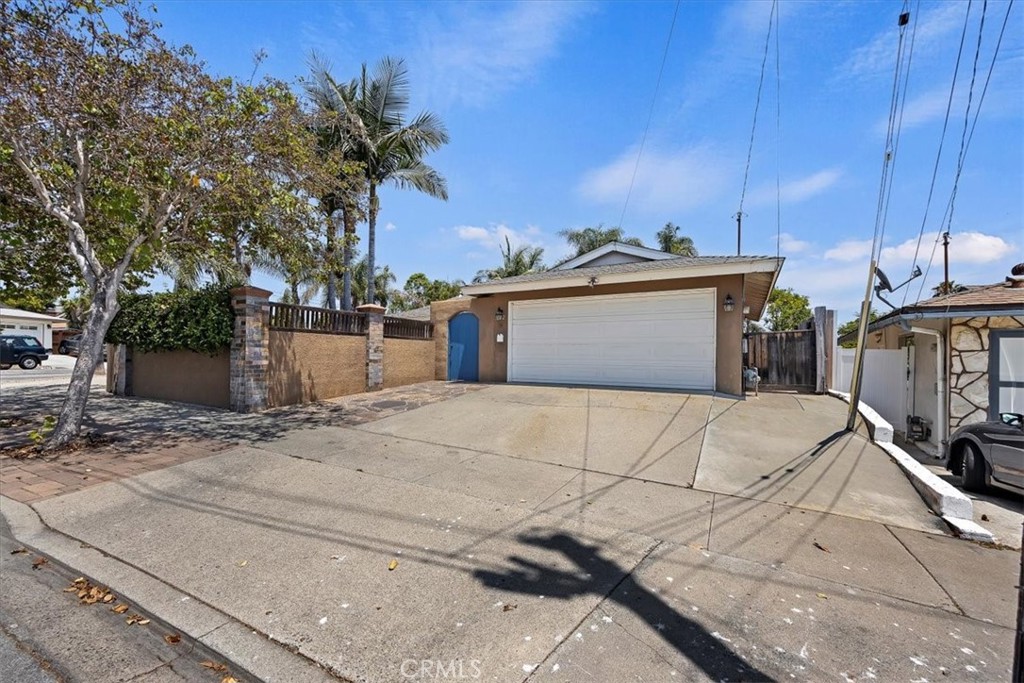 3112 Glenn Road Oceanside, CA 92056 - Photo 3 of 30 a view of a backyard of the house