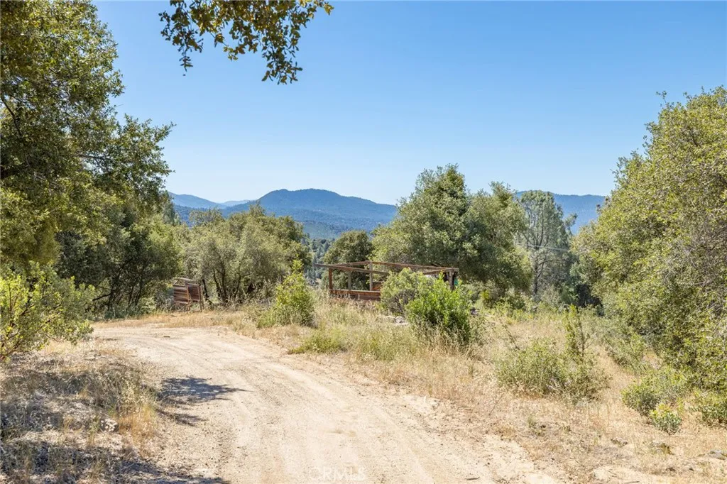 49 Old Yosemite Road Oakhurst, CA 93644 - Photo 20 of 41