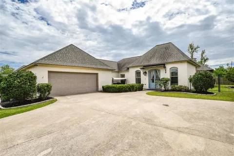 $475,000 | 1127 Benvue Lane, Lake Charles, LA 70605