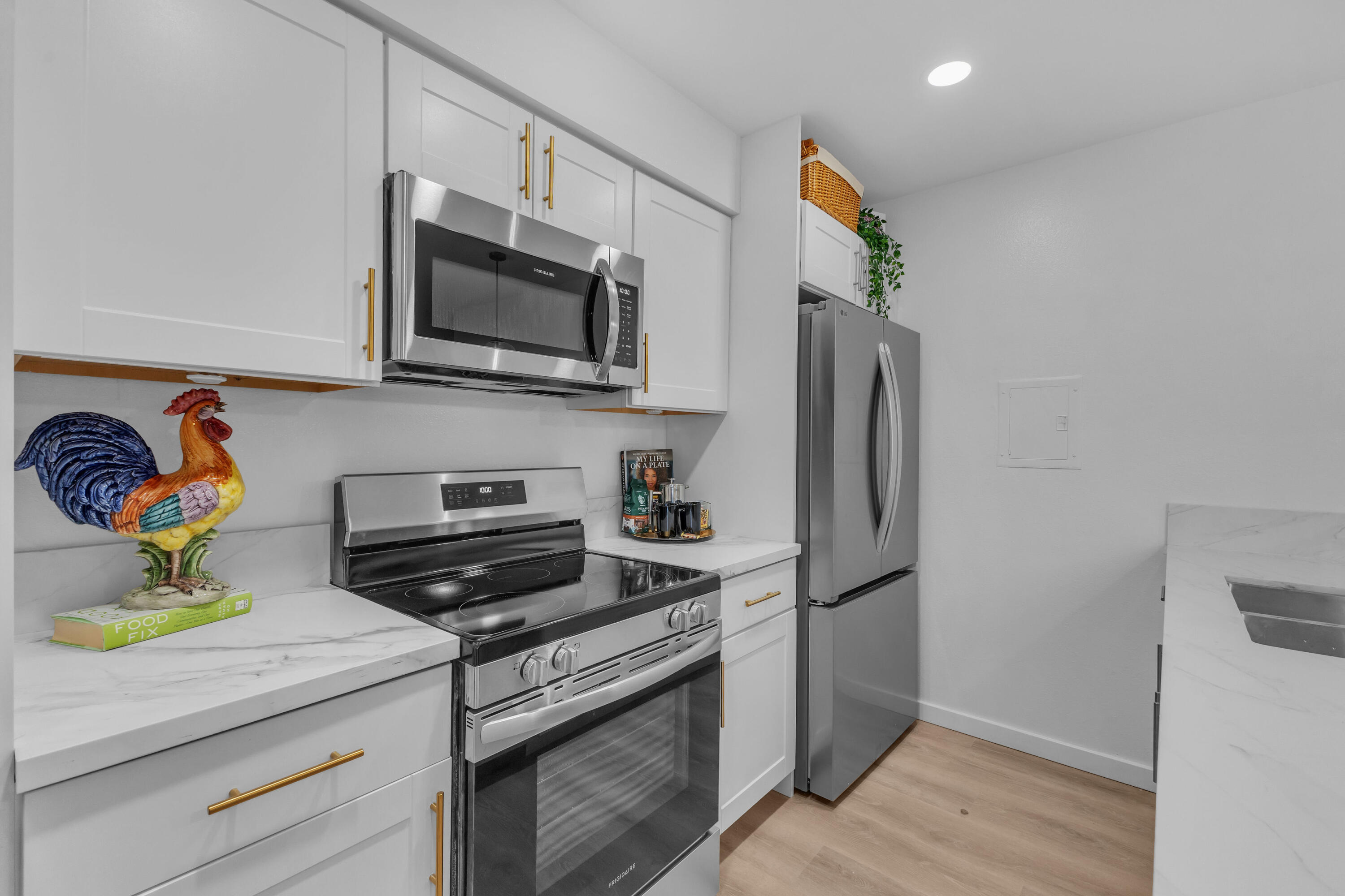 72682 Thrush Road, Unit 1 Palm Desert, CA 92260 - Photo 6 of 40 a kitchen with a refrigerator and a stove top oven